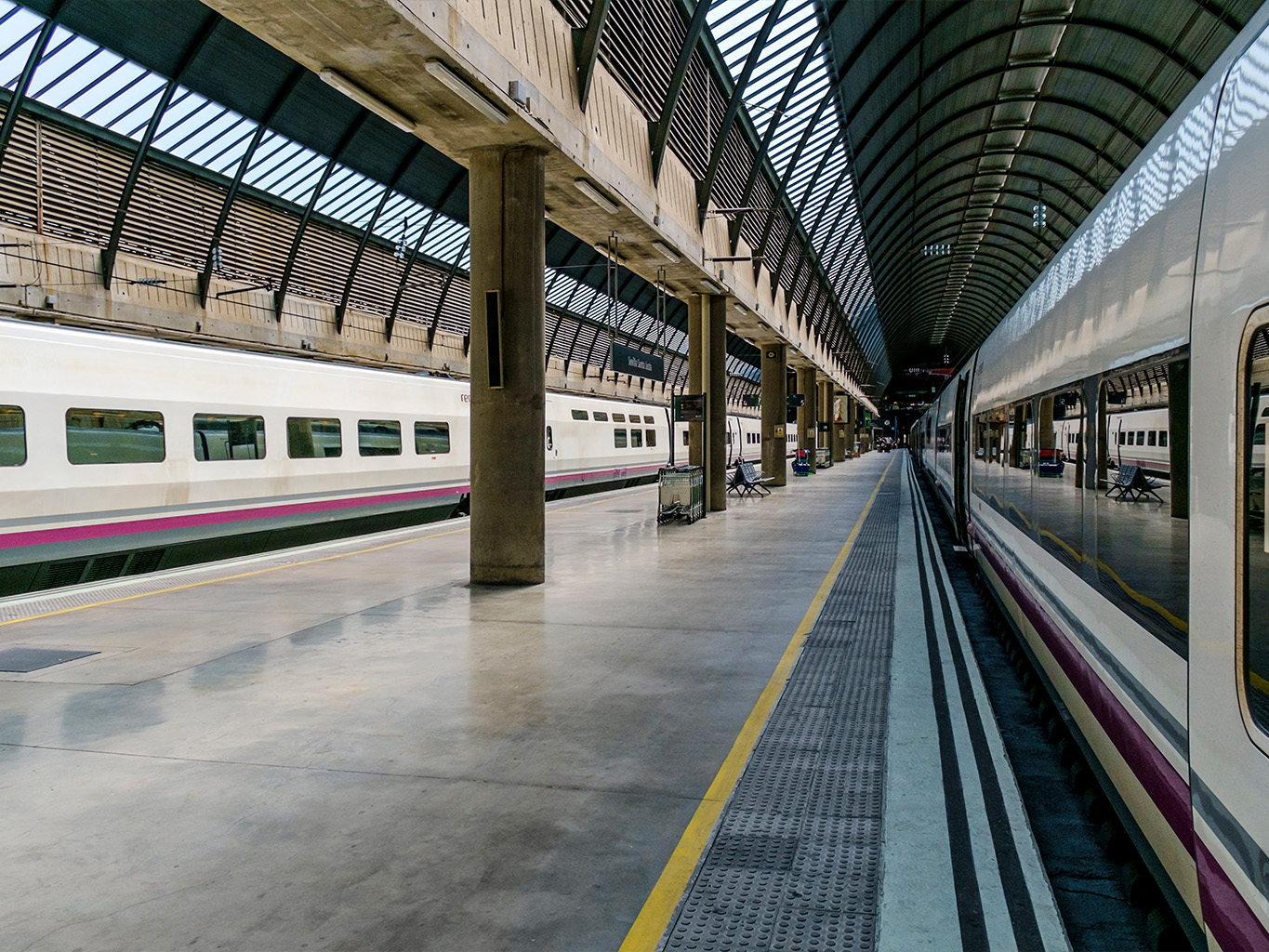Pulizia pavimenti stazioni 