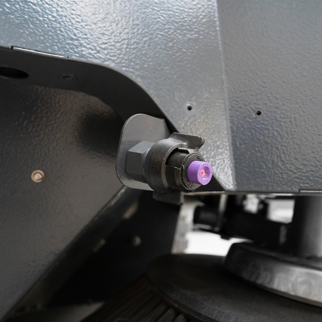 E-Ones OneSweep 90 spazzatrice industriale con nebulizzatori per abbattimento polveri
