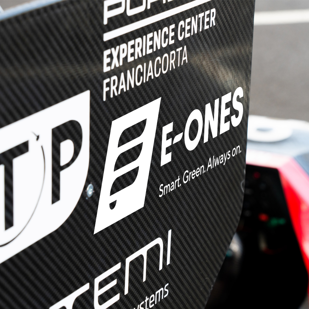 logo E-Ones su monoposto Race UP