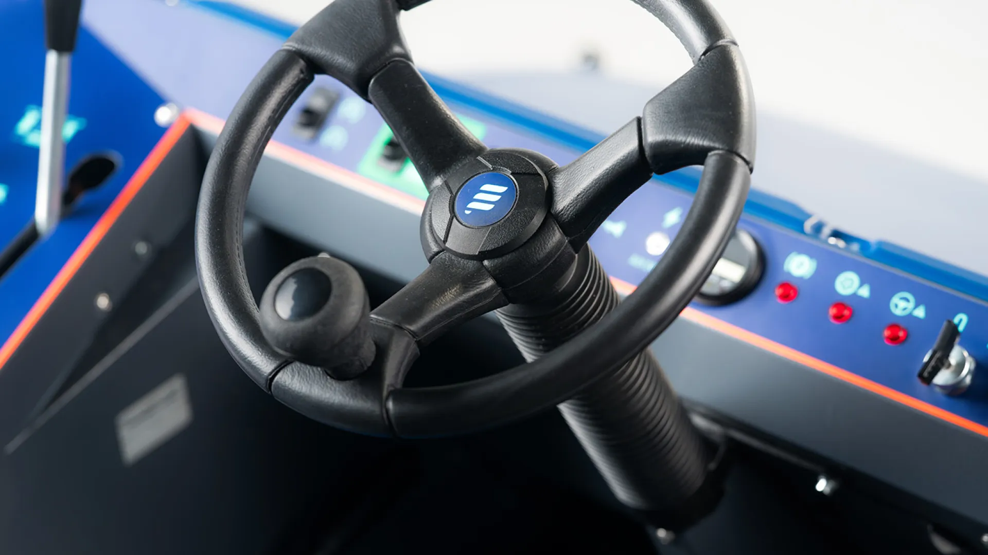 E-Ones OneSweep 90 spazzatrice industriale con motori dedicati brushless