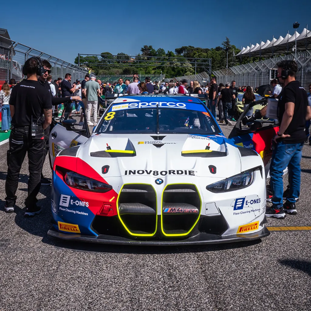 E-Ones corre sempre più veloce! A bordo delle BMW del team Ceccato Racing