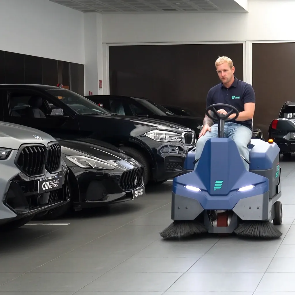 Spazzare parcheggi coperti di grandi dimensioni