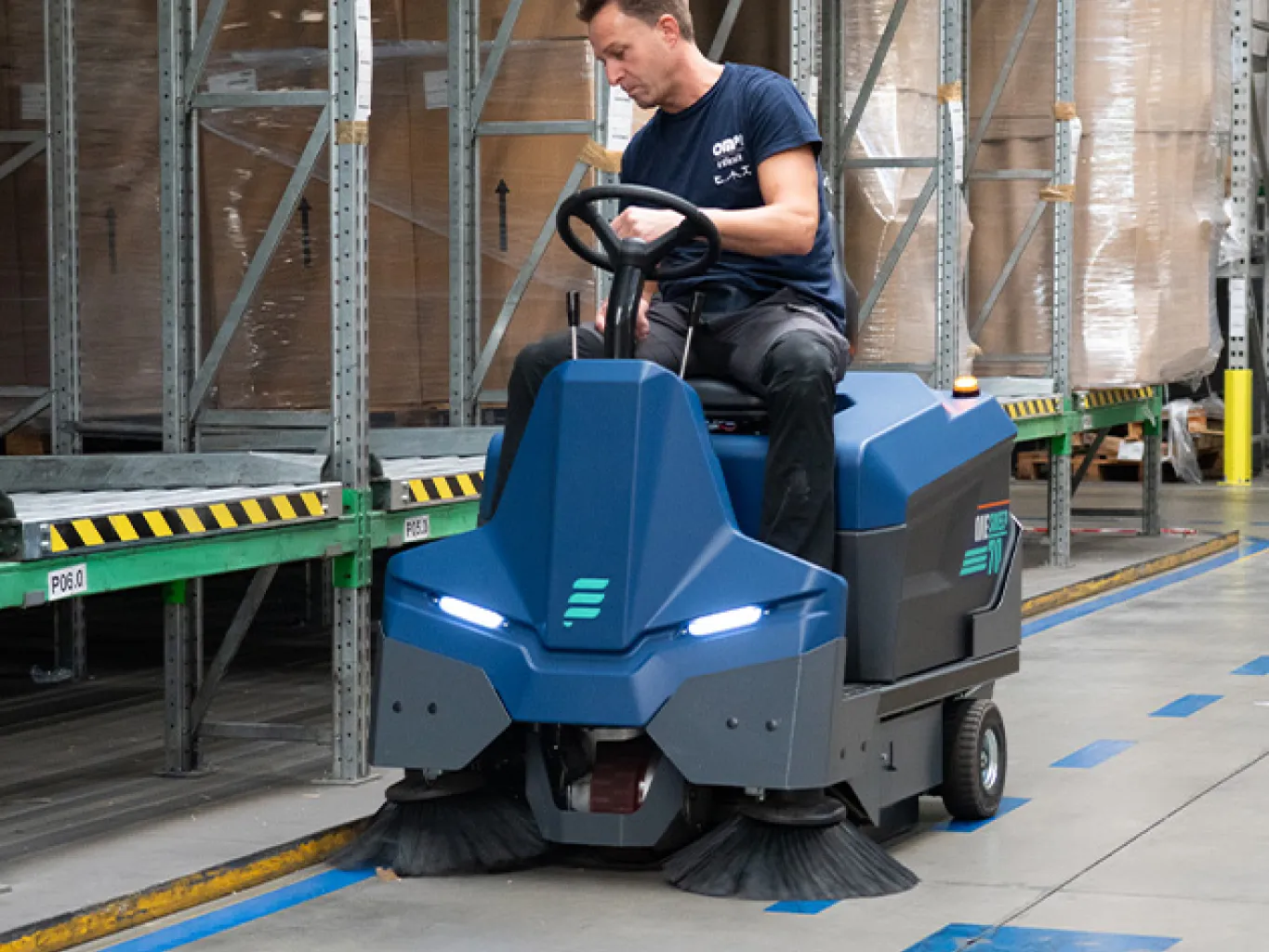 OneSweep 70 electric industrial sweeper